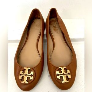 Tory Burch Camel w Gold Miller logo Ballet Flats size 7.5